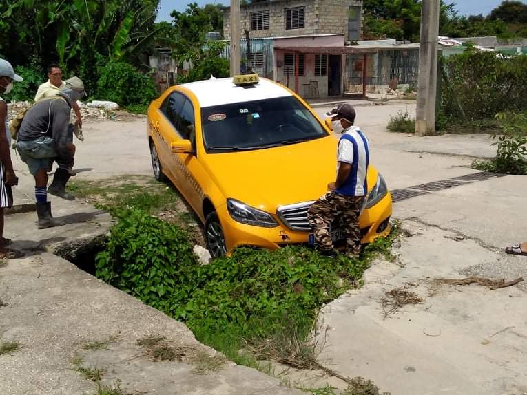 ALCANTARILLA ROTA PROVOCA 10 ACCIDENTES EN CAMAGÜEY
